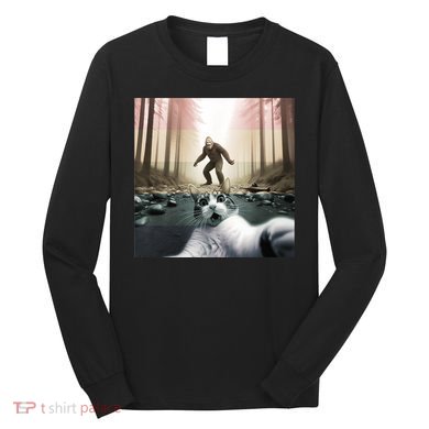 Funny Cat Selfie With Bigfoot Sasquatch Cat Bigfoot Vintage Long Sleeve Shirt