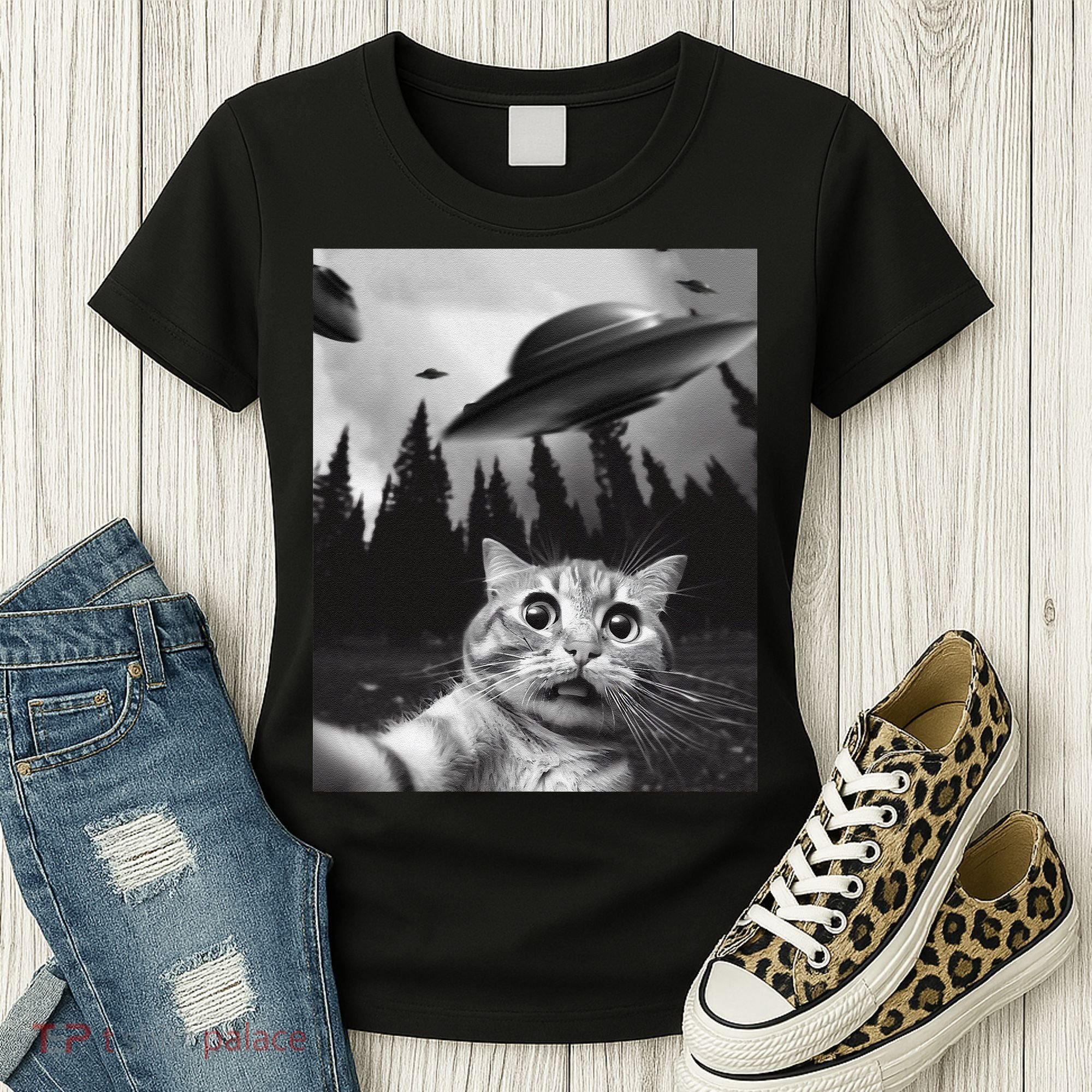 Funny Cat Selfie With Ufos Women's T-Shirt