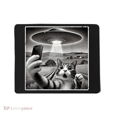 Funny Cat Selfie With Alien UFO Cat Mousepad