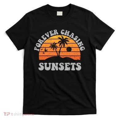 Forever Chasing Sunsets Funny Retro Sunset Photographer Men T-Shirt