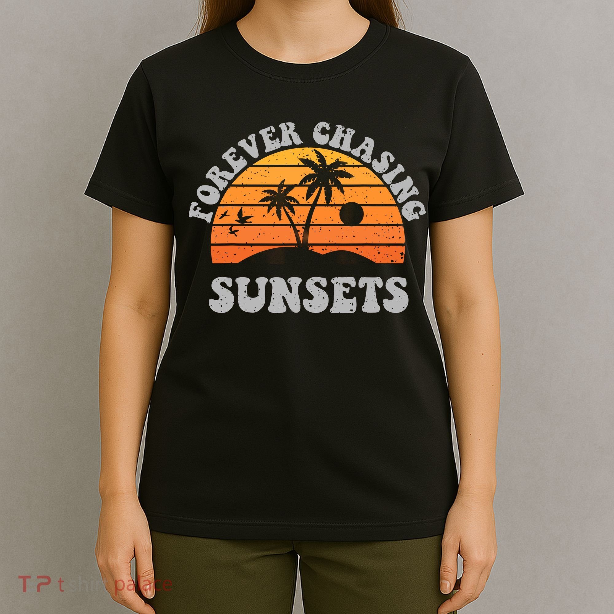 Forever Chasing Sunsets Funny Retro Sunset Photographer Men T-Shirt