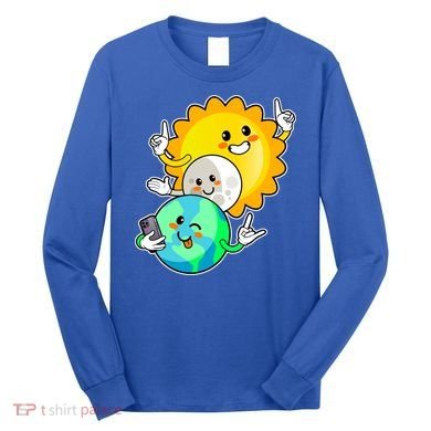 Funny Cute Total Solar Eclipse Earth Moon Sun Selfie Long Sleeve Shirt