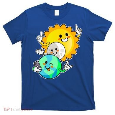Funny Cute Total Solar Eclipse Earth Moon Sun Selfie T-Shirt