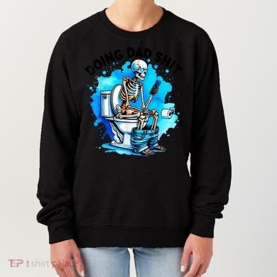 Funny Doing Dad Shit Skeleton Toilet Gift For Dad Women's Sweatshirt