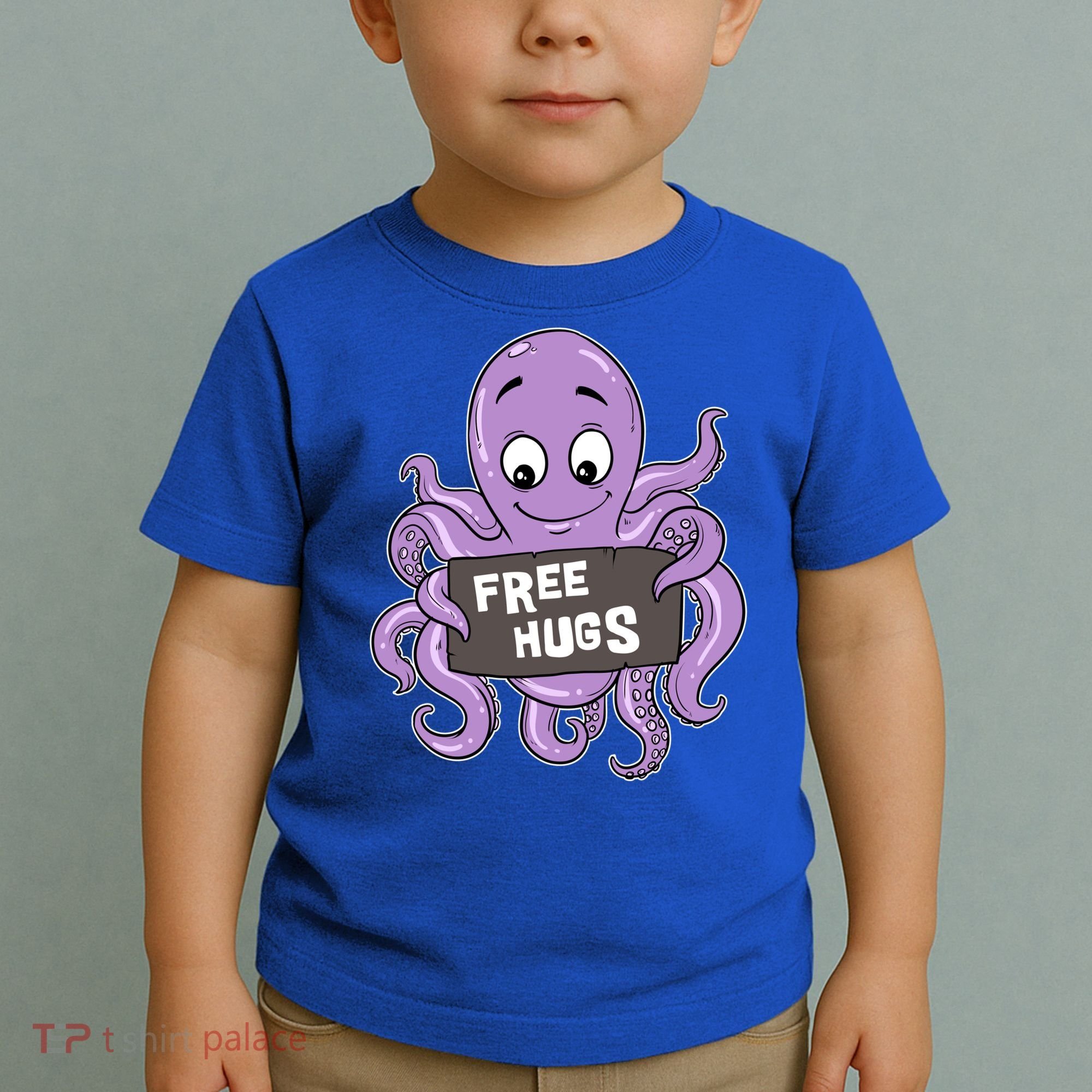 Funny Free Hugs Octopus Cuttlefish Hug Embrace Hugging Funny Gift Toddler T-Shirt