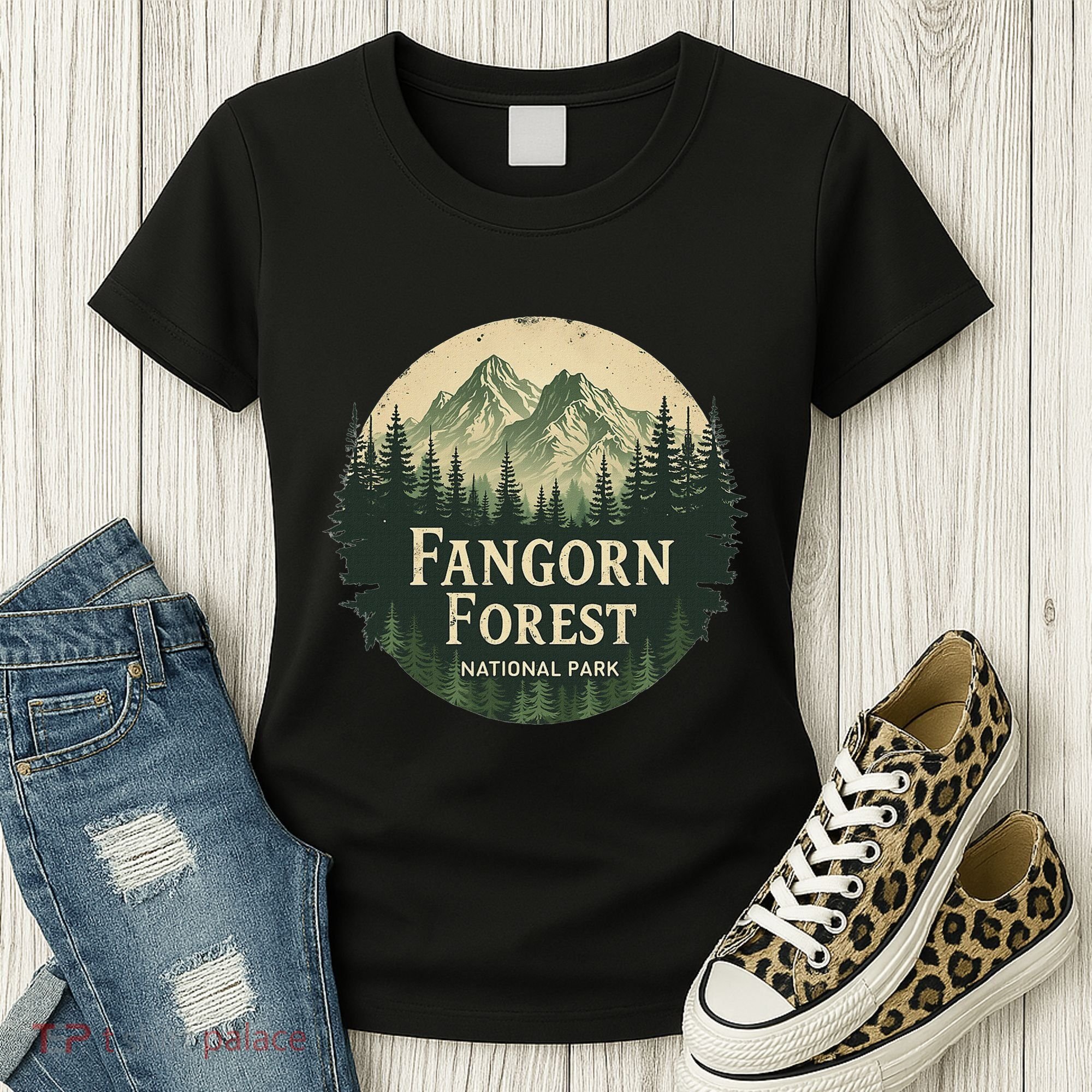 Fangorn Forest National Park Bookworms Saying Women's T-Shirt