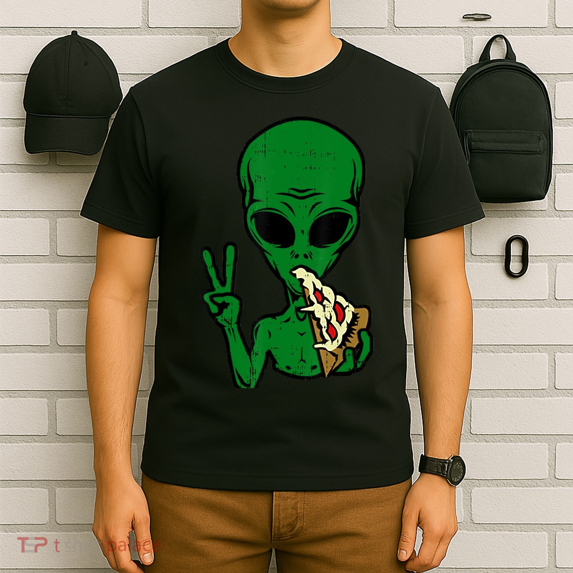 Funny Green Alien Eat Pizza Say Hi Aliens Picture T-Shirt