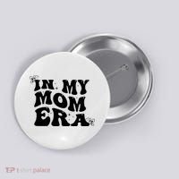 Funny Groovy In My Mom Era Button thumb 0
