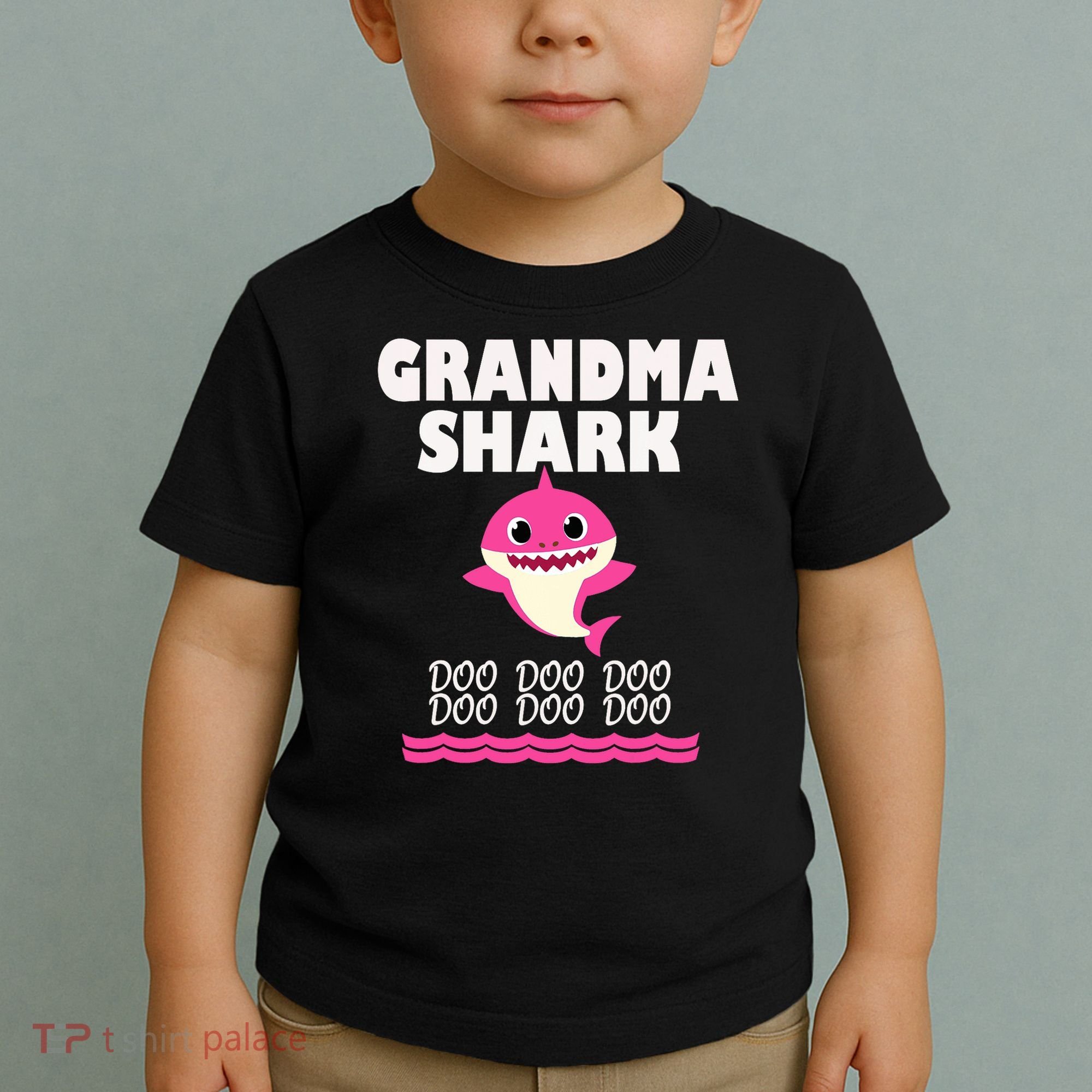 Funny Grandma Shark Gift For Grandma Toddler T-Shirt