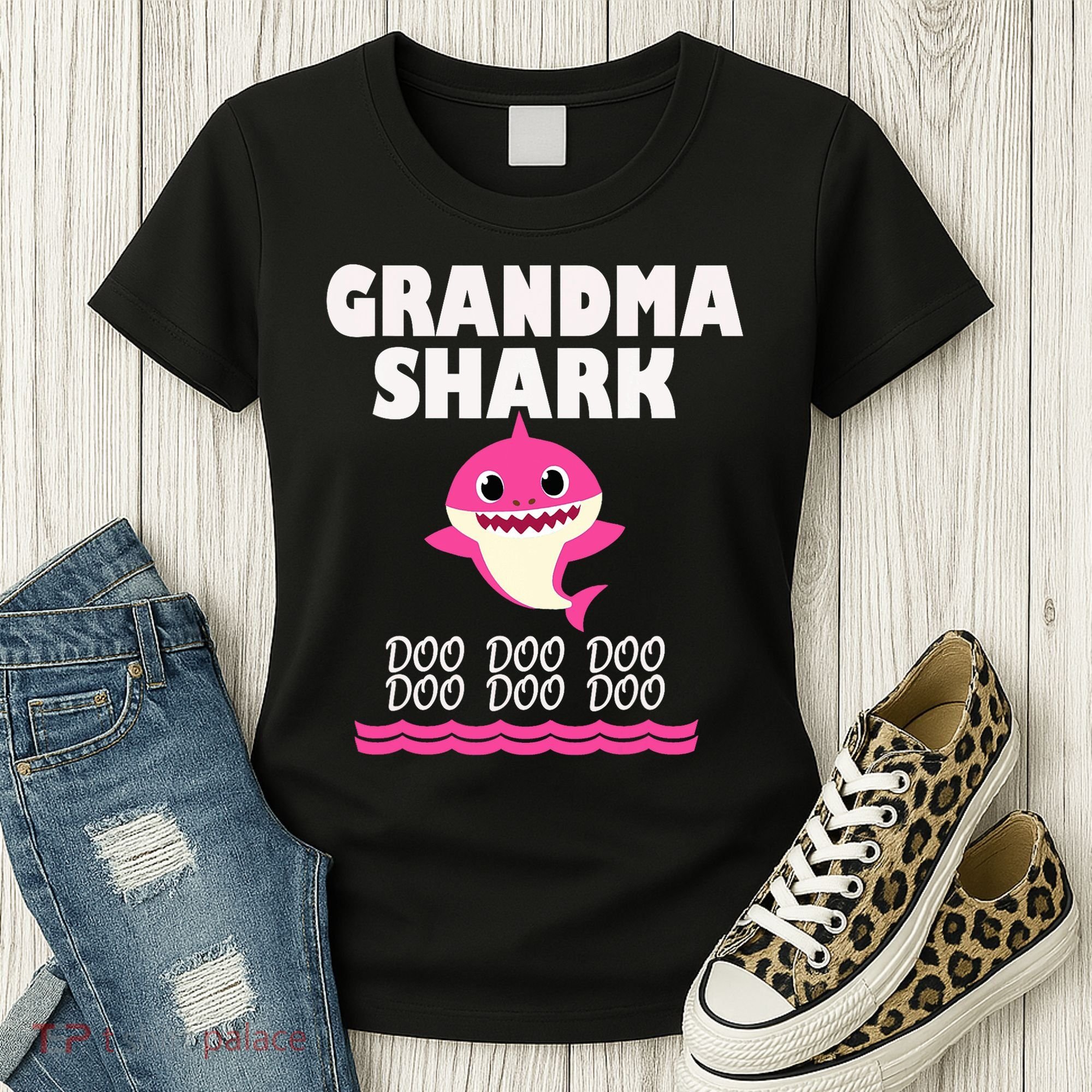 Funny Grandma Shark Gift For Grandma Women's T-Shirt