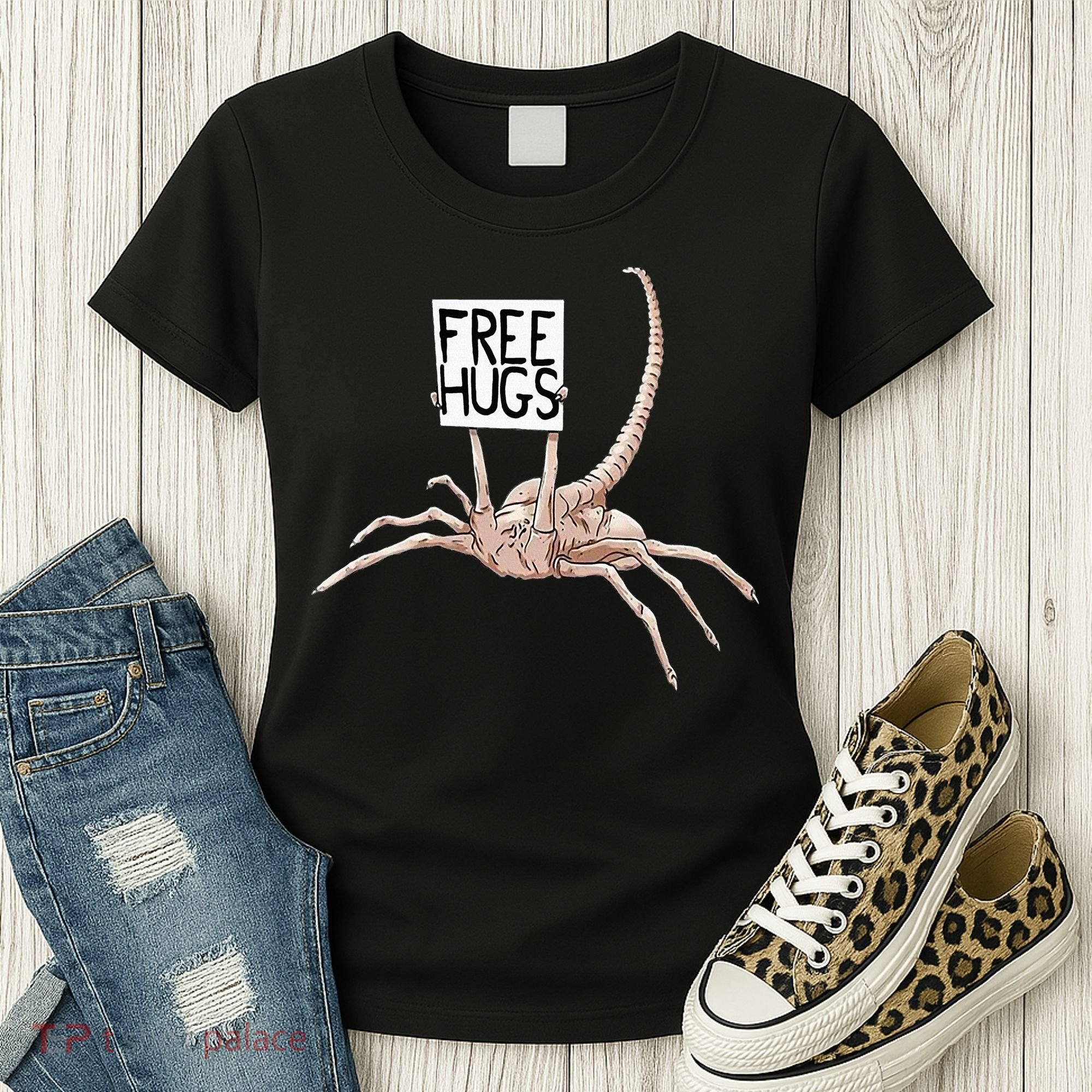 Free Hugs Alien Women's T-Shirt
