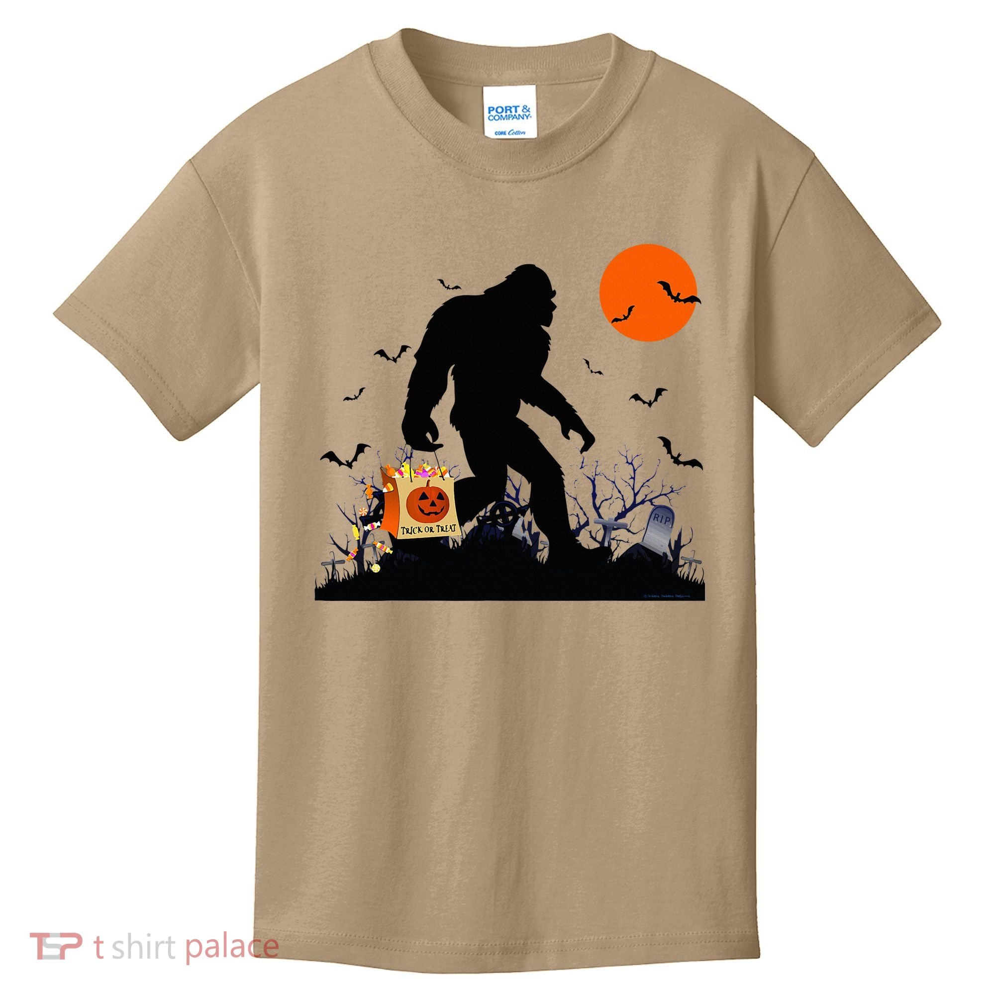 Funny Halloween Bigfoot Trick or Treating Bigfoot Kids T-Shirt