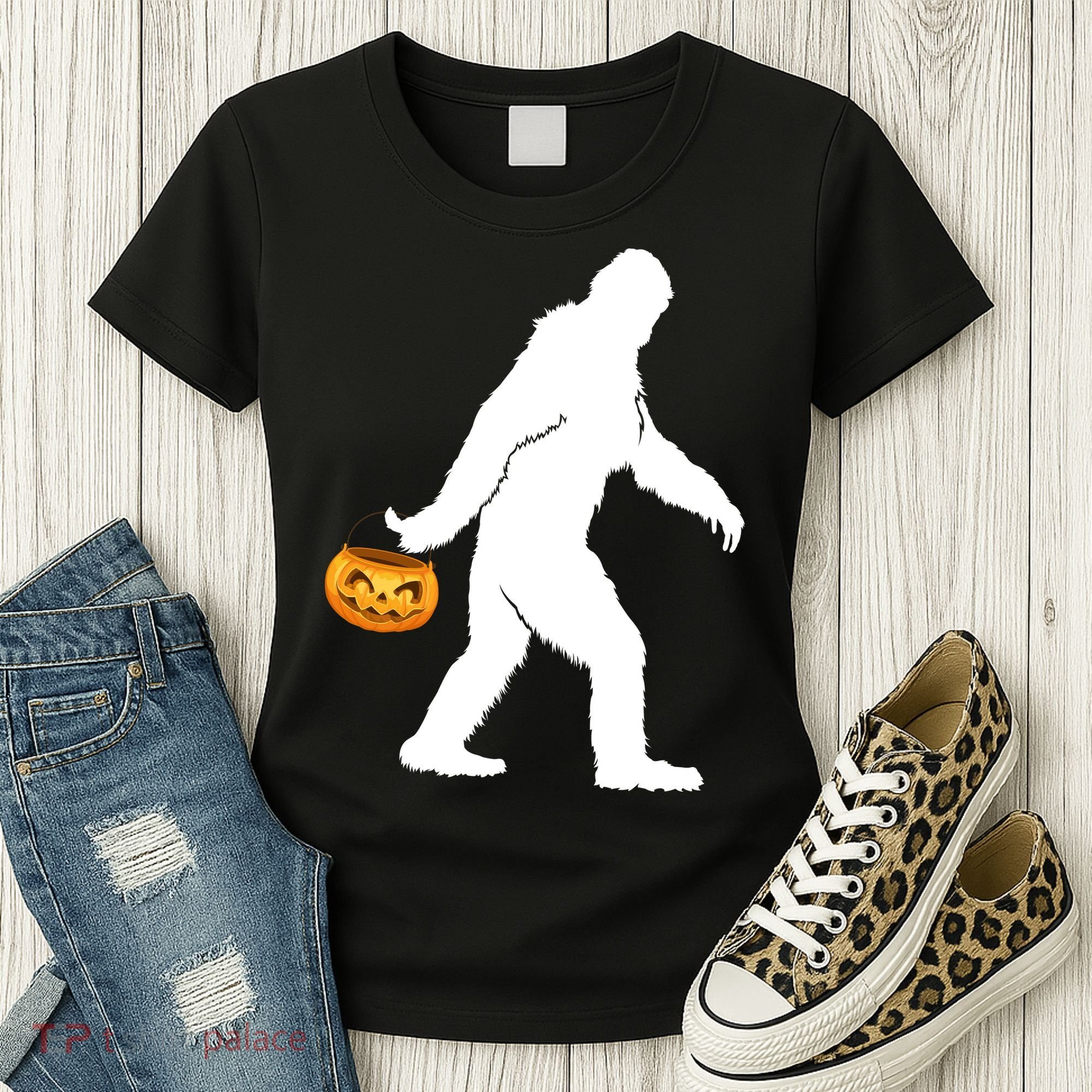 Funny Halloween, Cute Halloween, Bigfoot Sasquatch Halloween Pumpkin Women's T-Shirt
