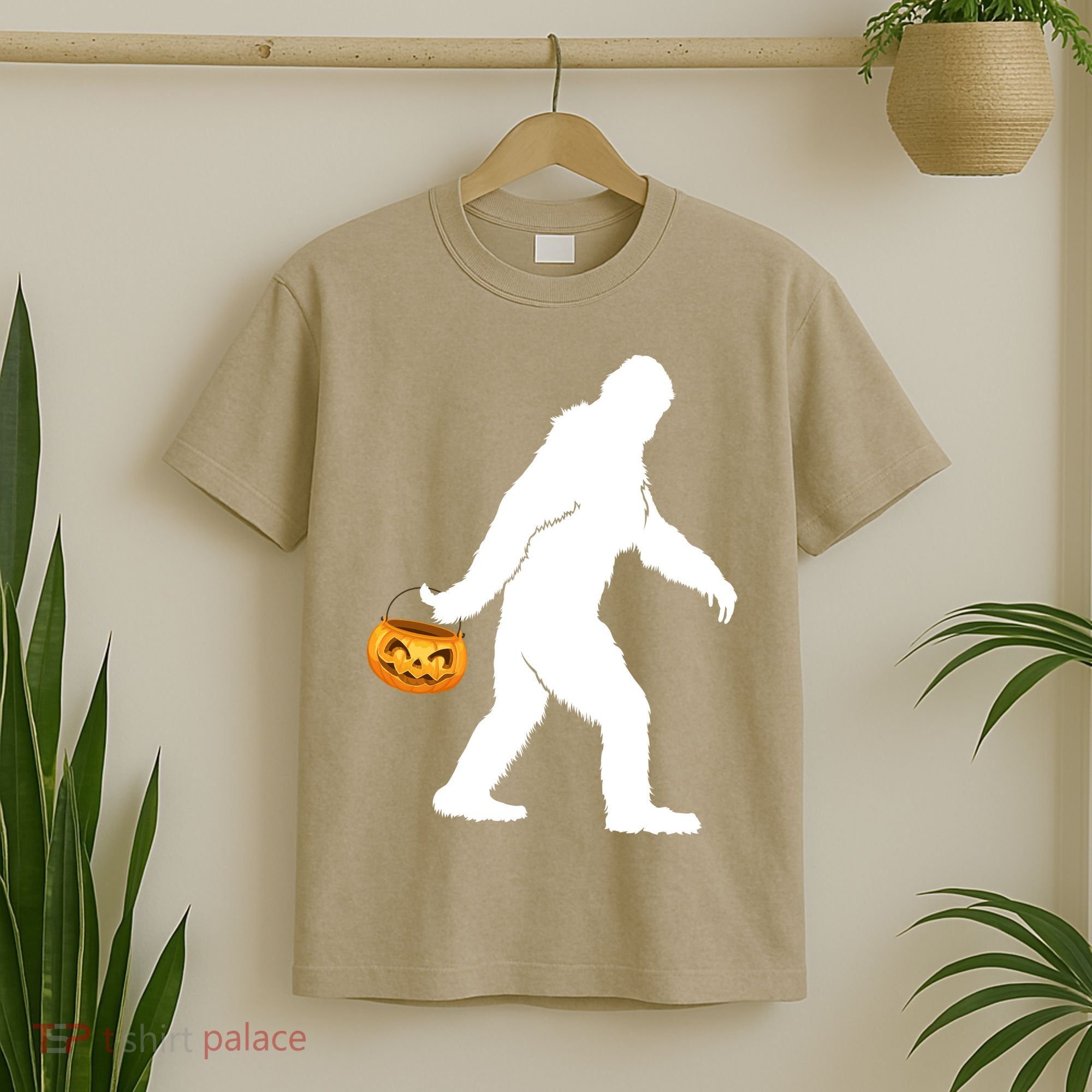Funny Halloween, Cute Halloween, Bigfoot Sasquatch Halloween Pumpkin T-Shirt