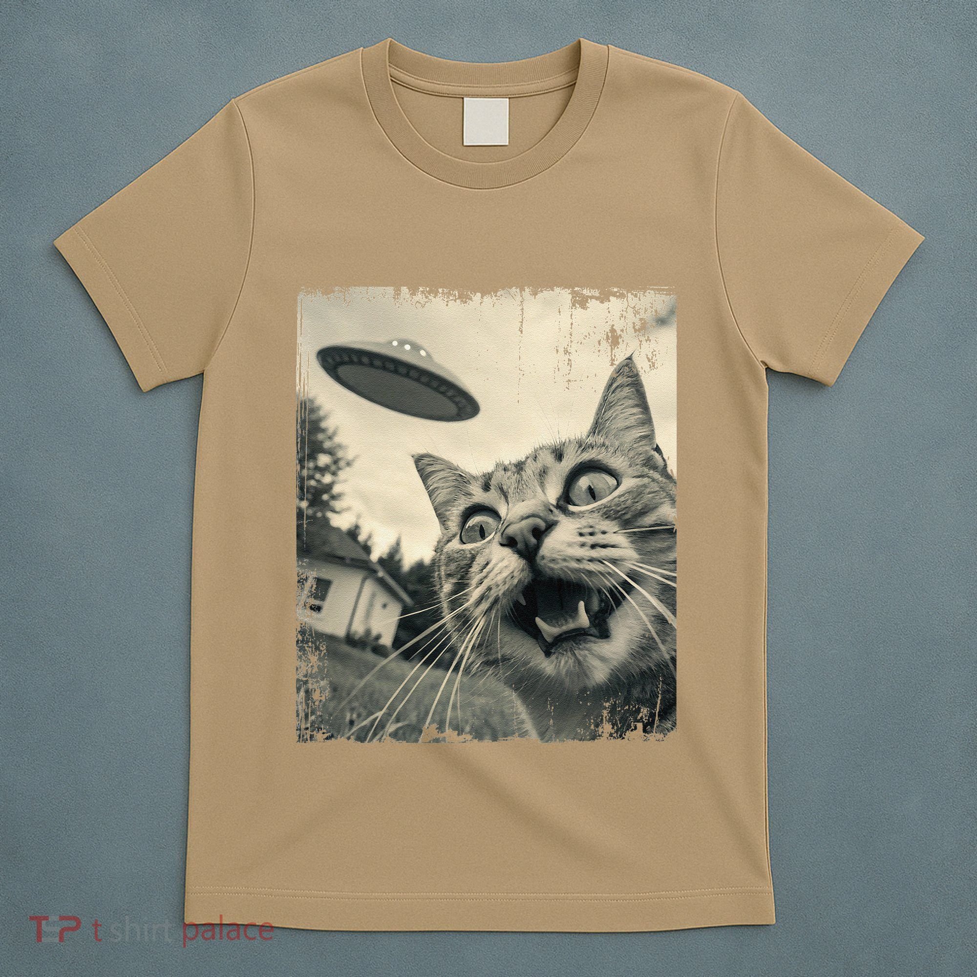 Funny Invasion Meme Vintage Alien Cat Ufo Selfie T-Shirt
