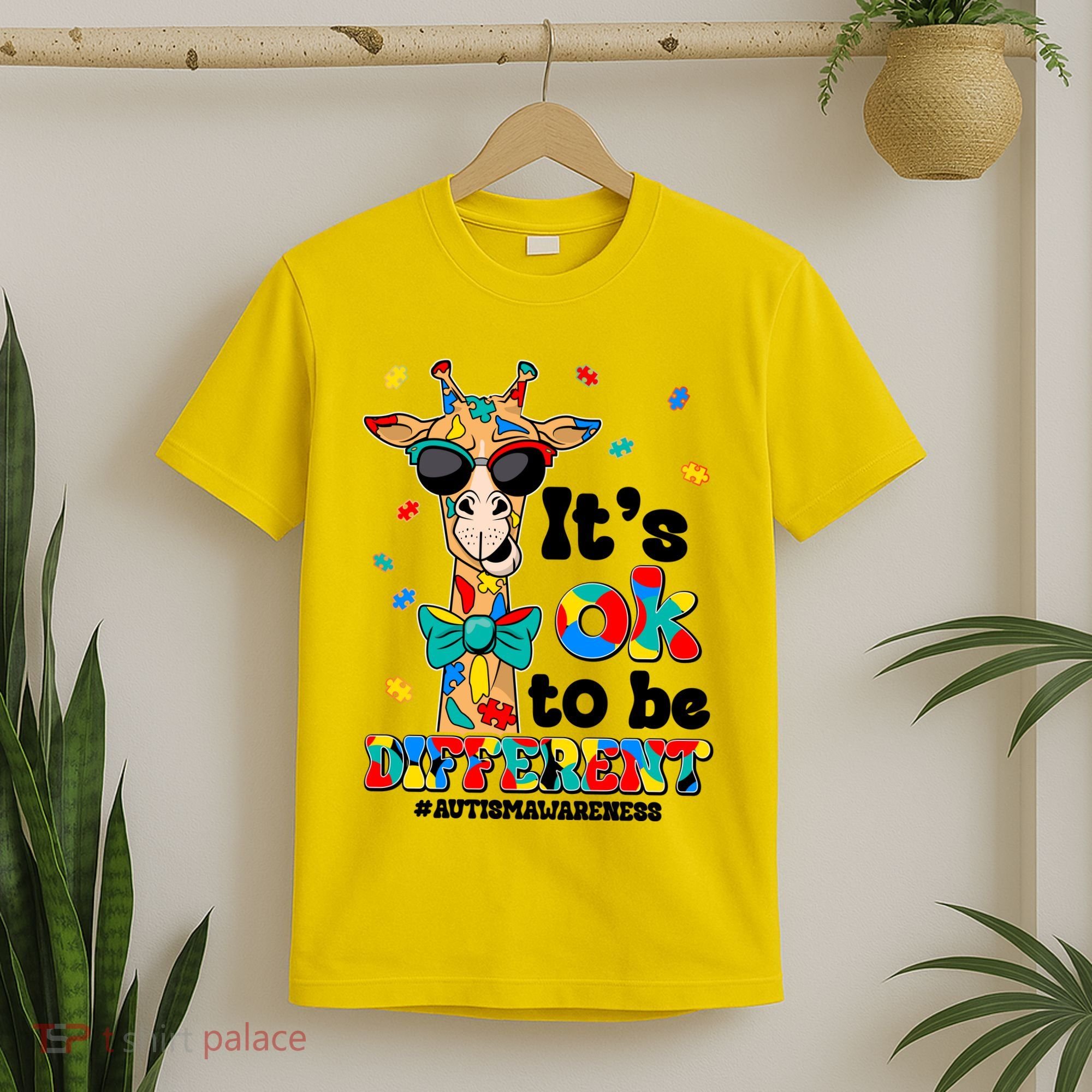 Funny ItS Ok To Be Different Autism Awareness Giraffe T-Shirt