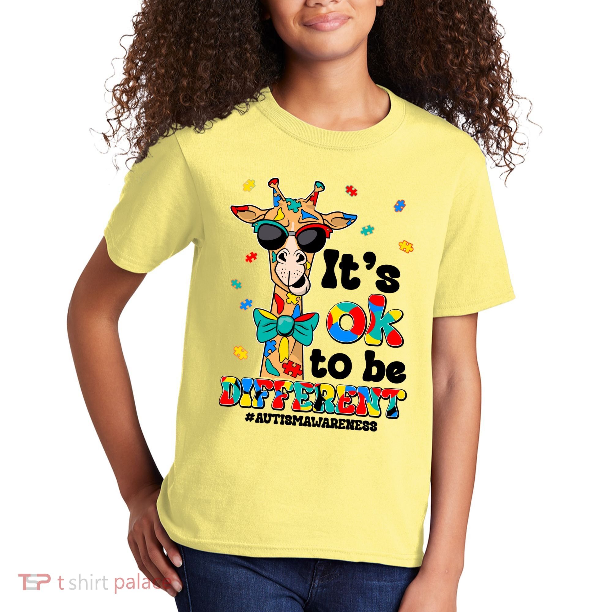 Funny ItS Ok To Be Different Autism Awareness Giraffe Kids T-Shirt
