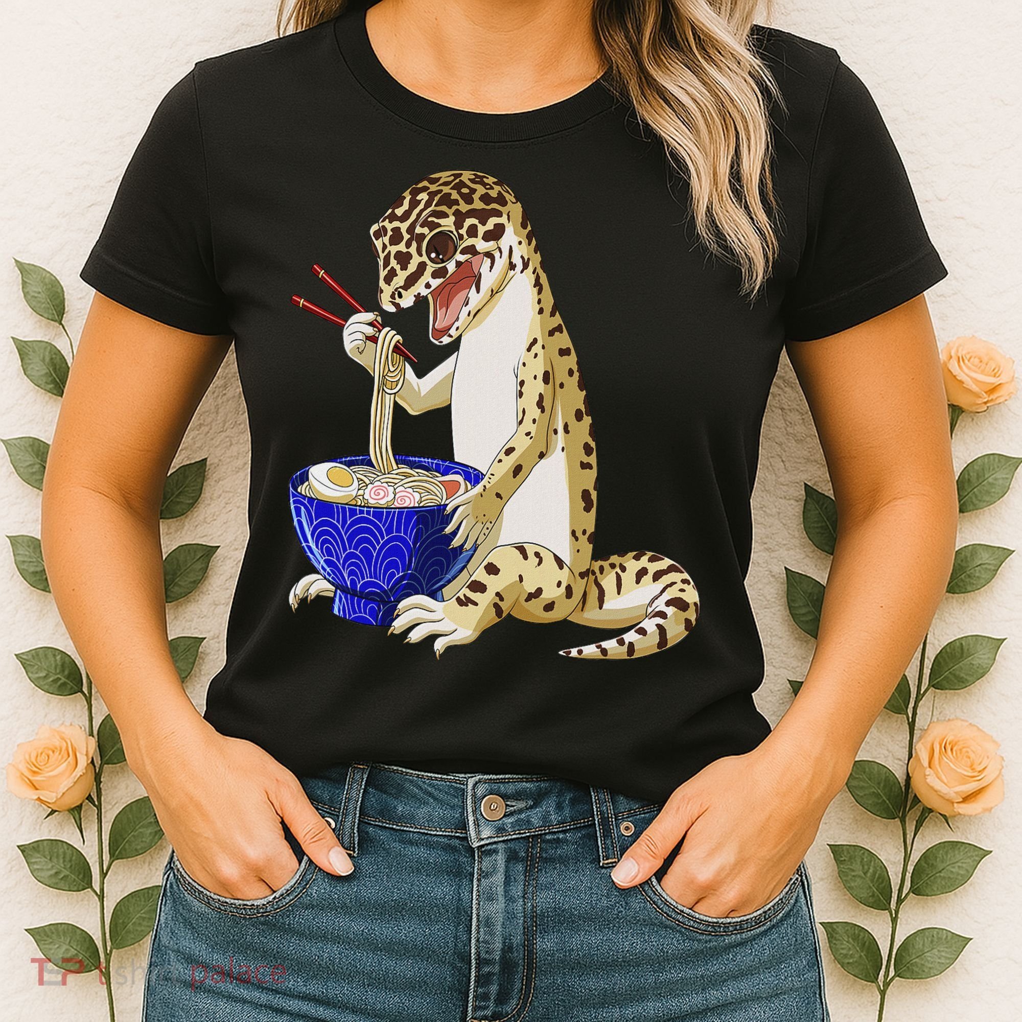 Funny Japanese Kawaii Ramen Reptile Leopard Gecko Women's T-Shirt