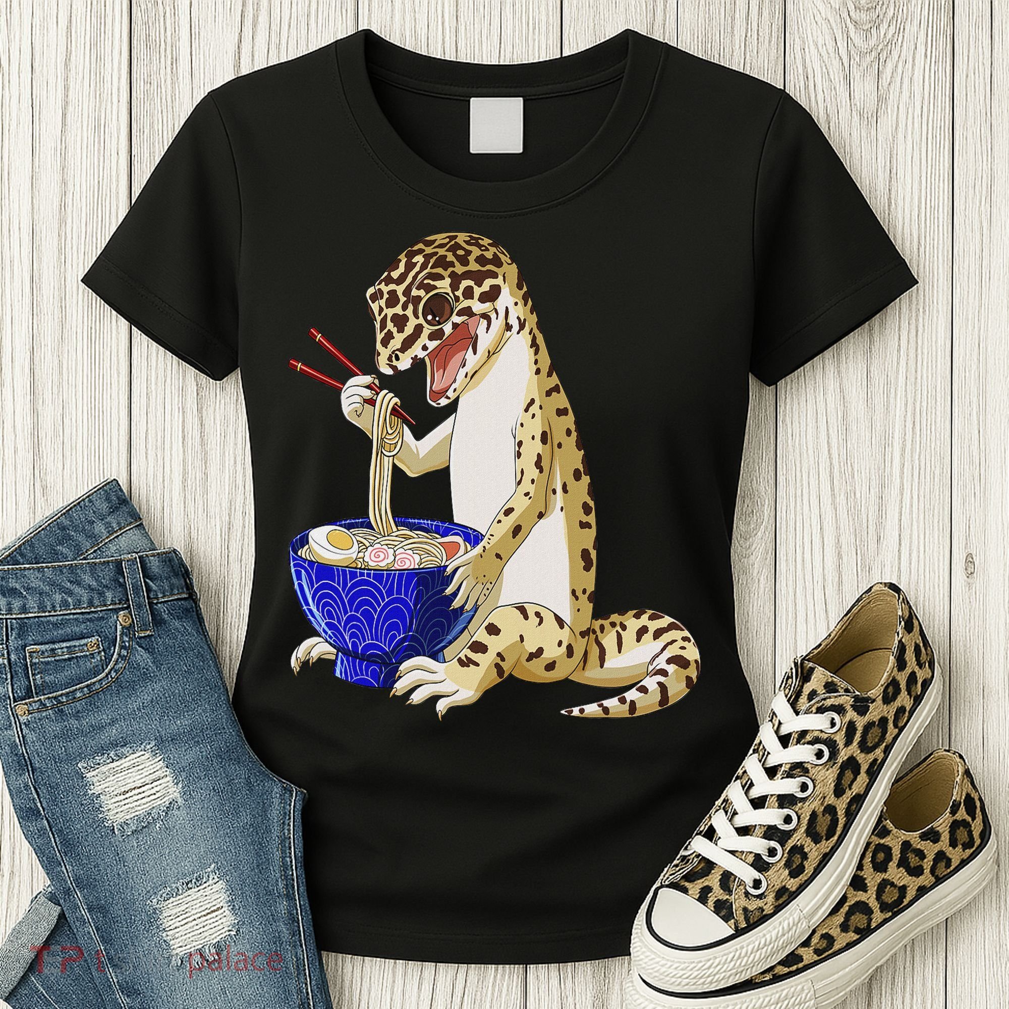 Funny Japanese Kawaii Ramen Reptile Leopard Gecko Women's T-Shirt