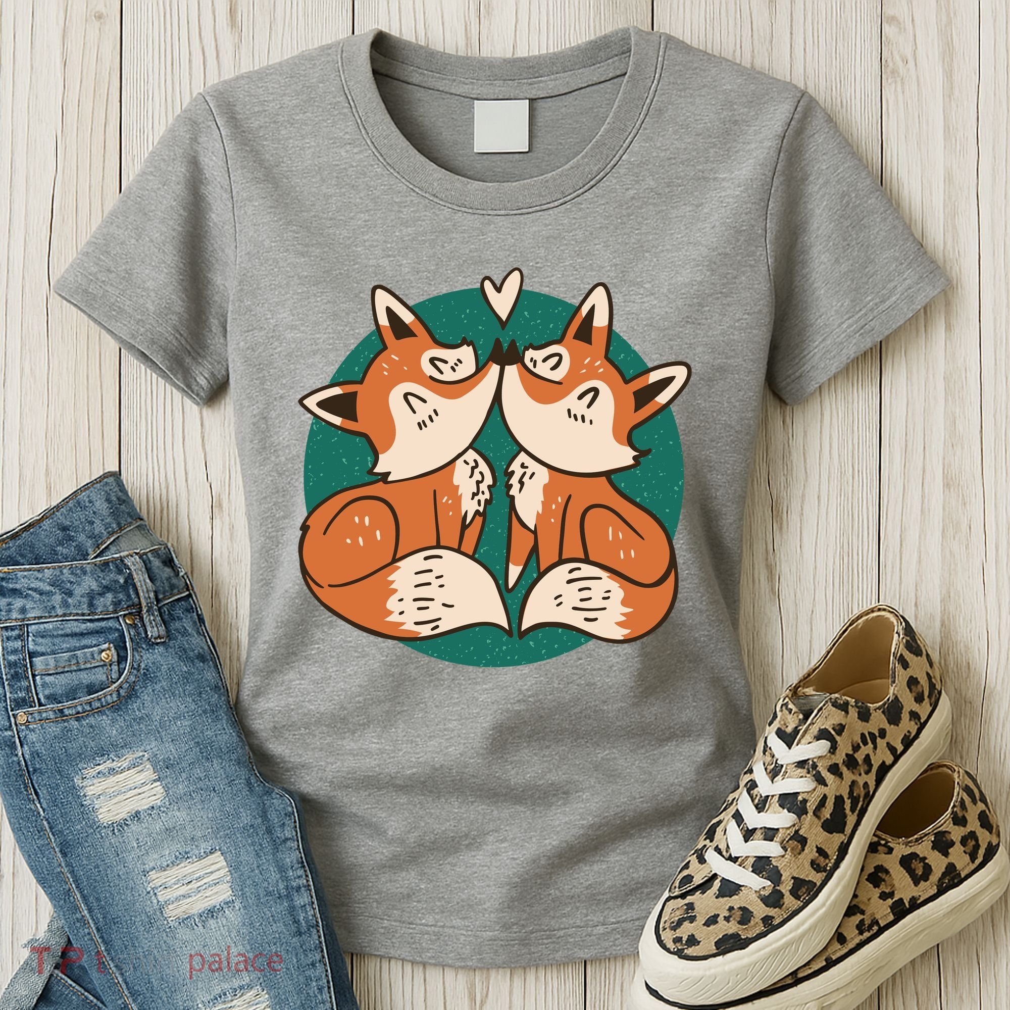 Foxes Kissing Cute Women's T-Shirt