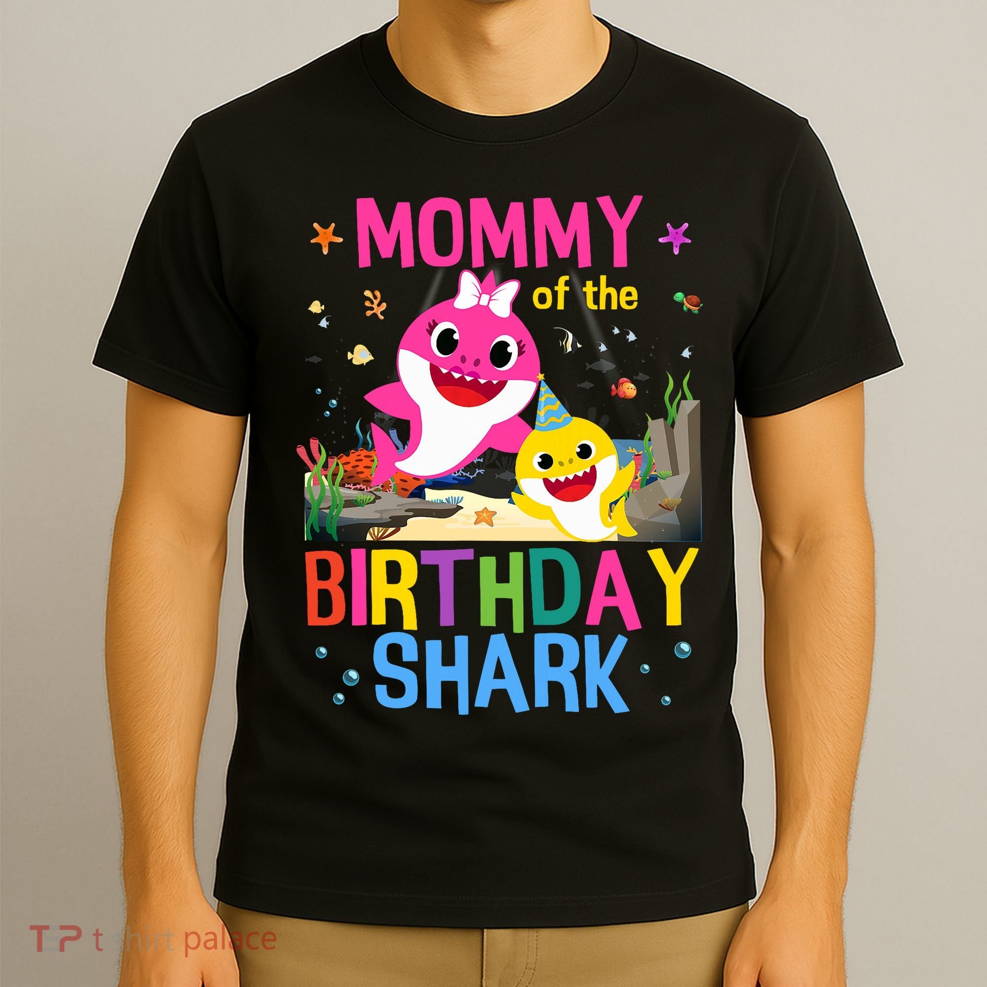 Funny Mommy Of The Birthday Family Shark  T-Shirt