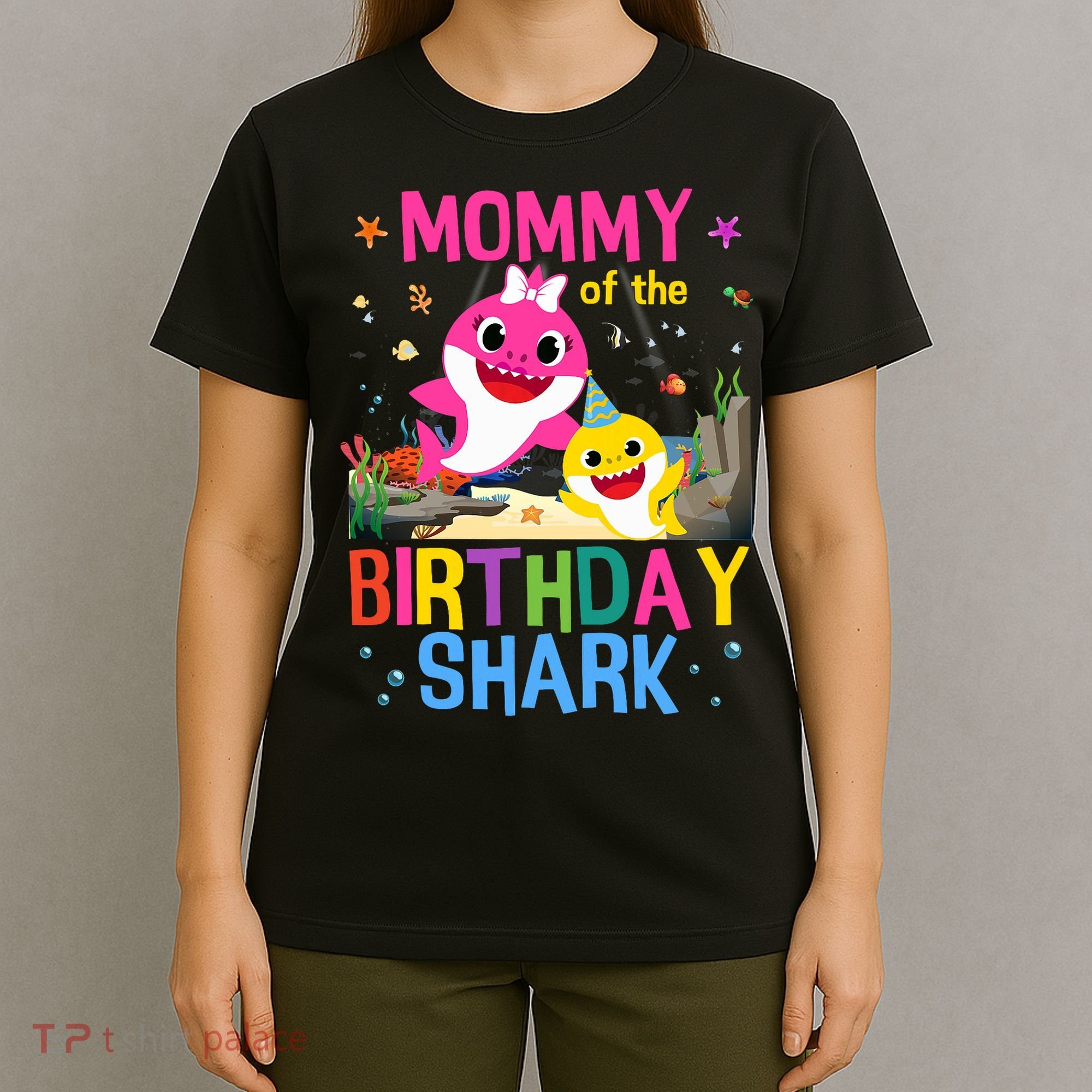 Funny Mommy Of The Birthday Family Shark  T-Shirt