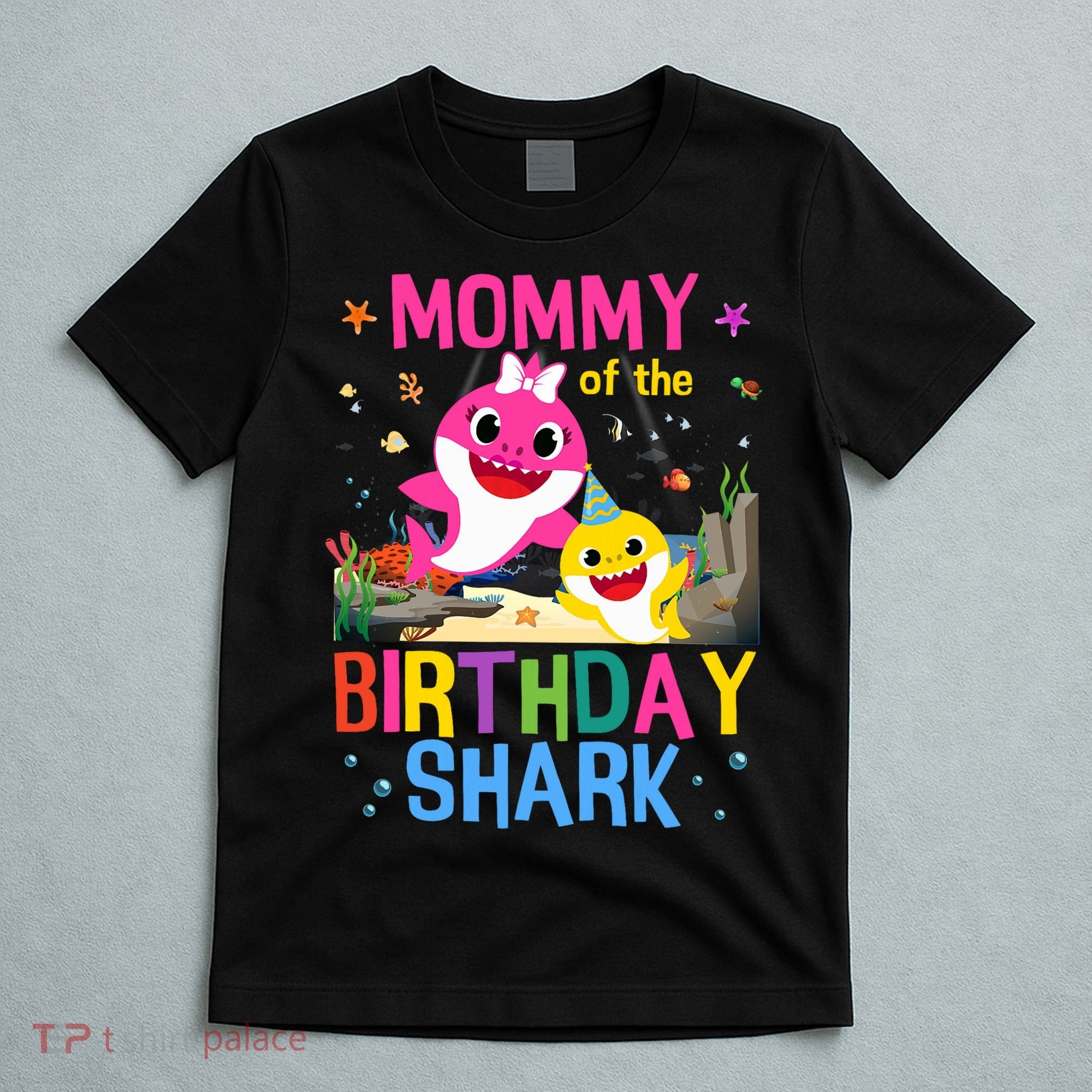 Funny Mommy Of The Birthday Family Shark  T-Shirt