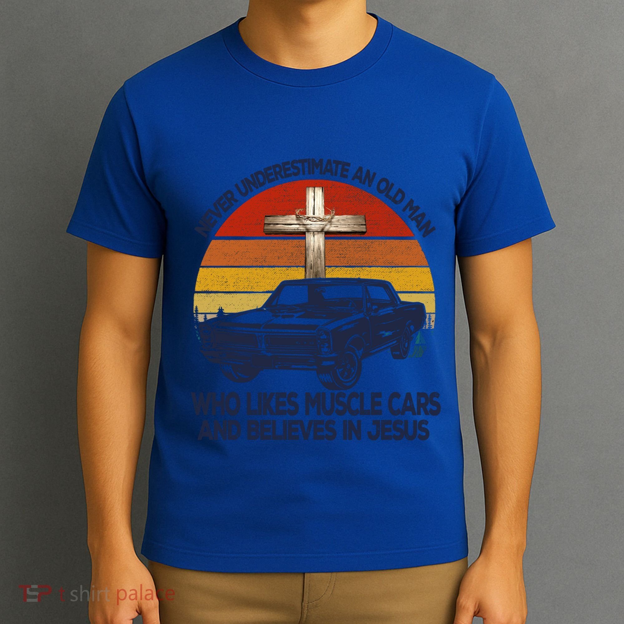 Funny Never Underestimate An Old Likes Muscle Car Outfit Gift T-Shirt