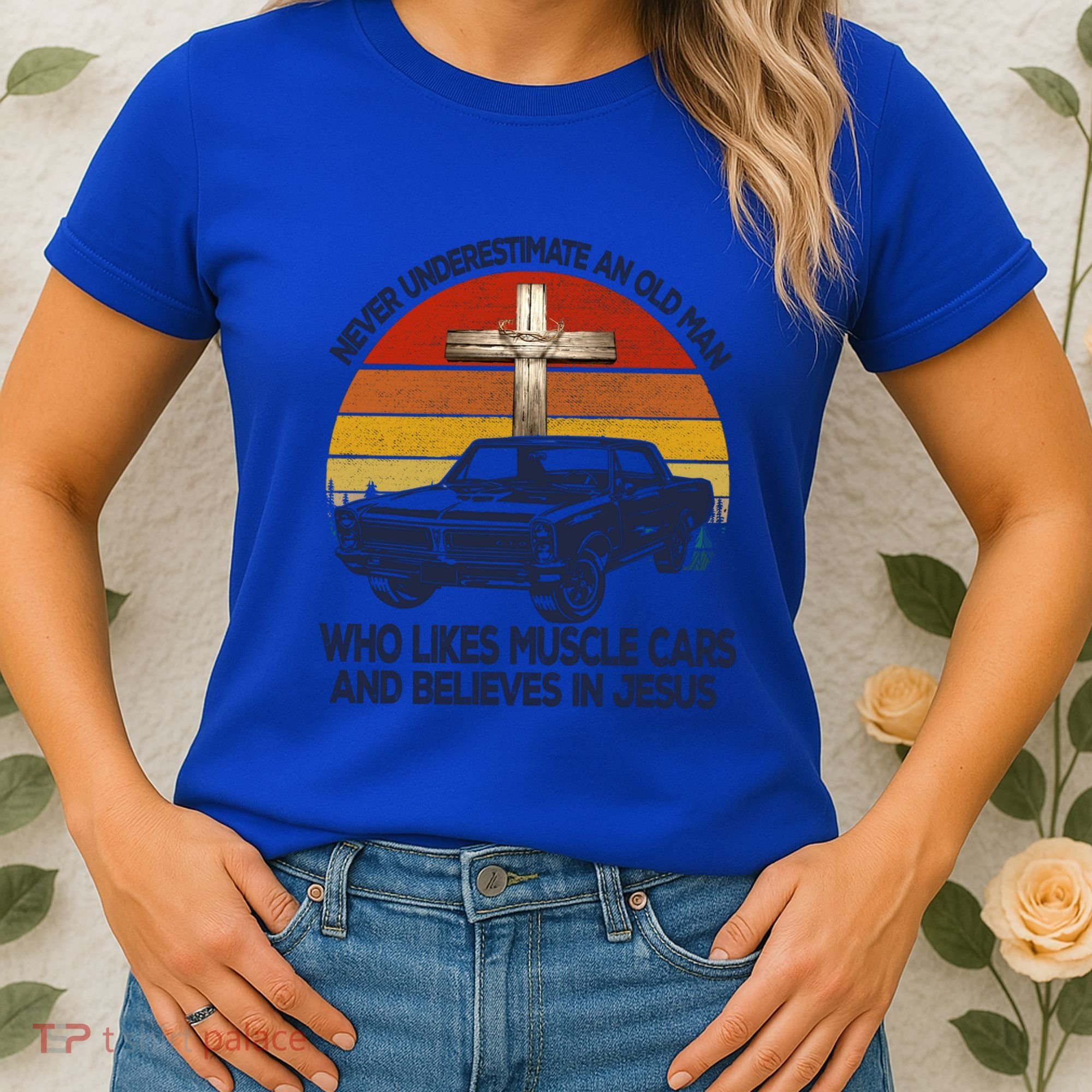 Funny Never Underestimate An Old Likes Muscle Car Outfit Gift Women's T-Shirt