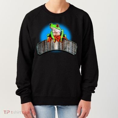 Frog On Wood Panel Women's Sweatshirt