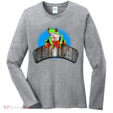 Frog On Wood Panel Women's Long Sleeve Shirt