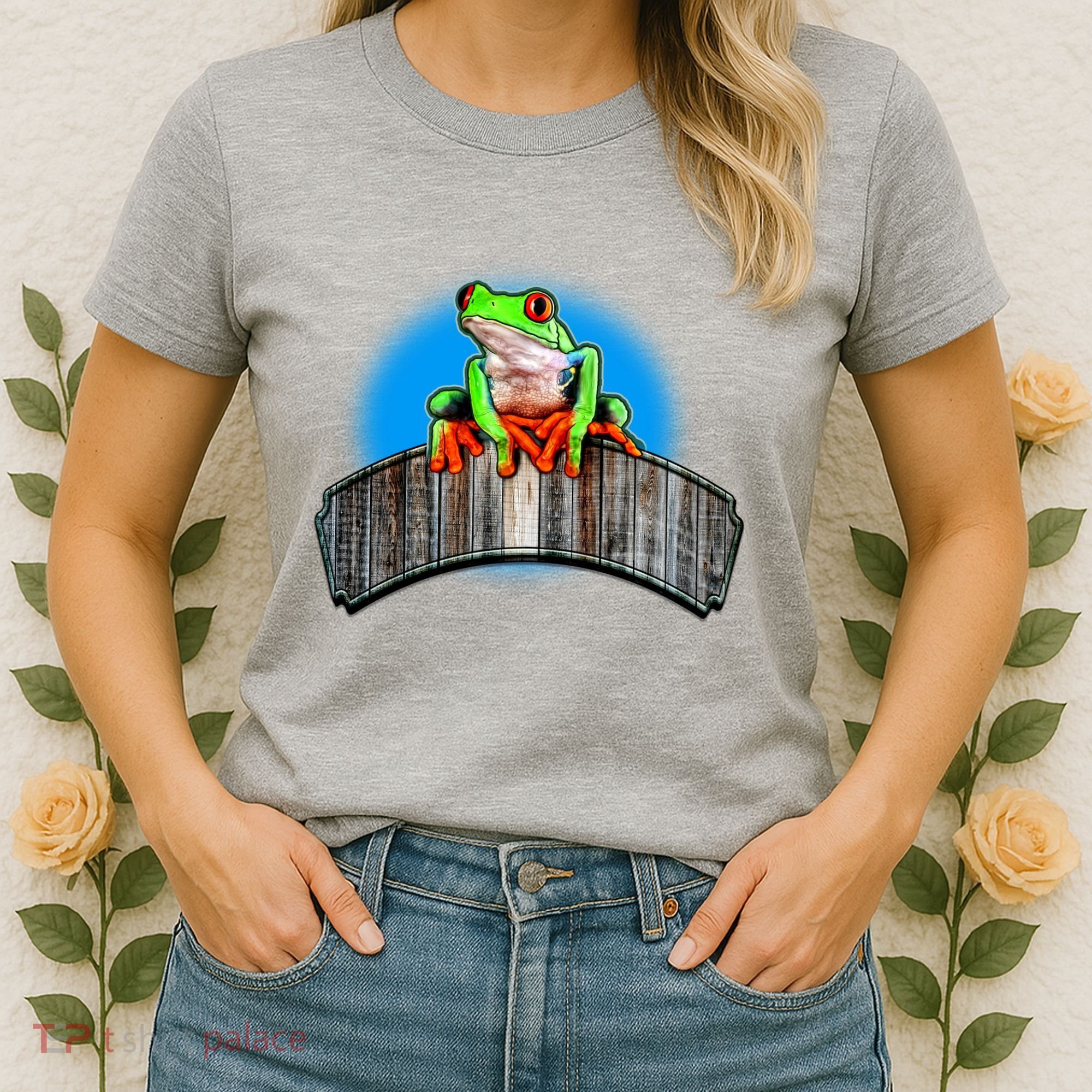 Frog On Wood Panel Women's T-Shirt