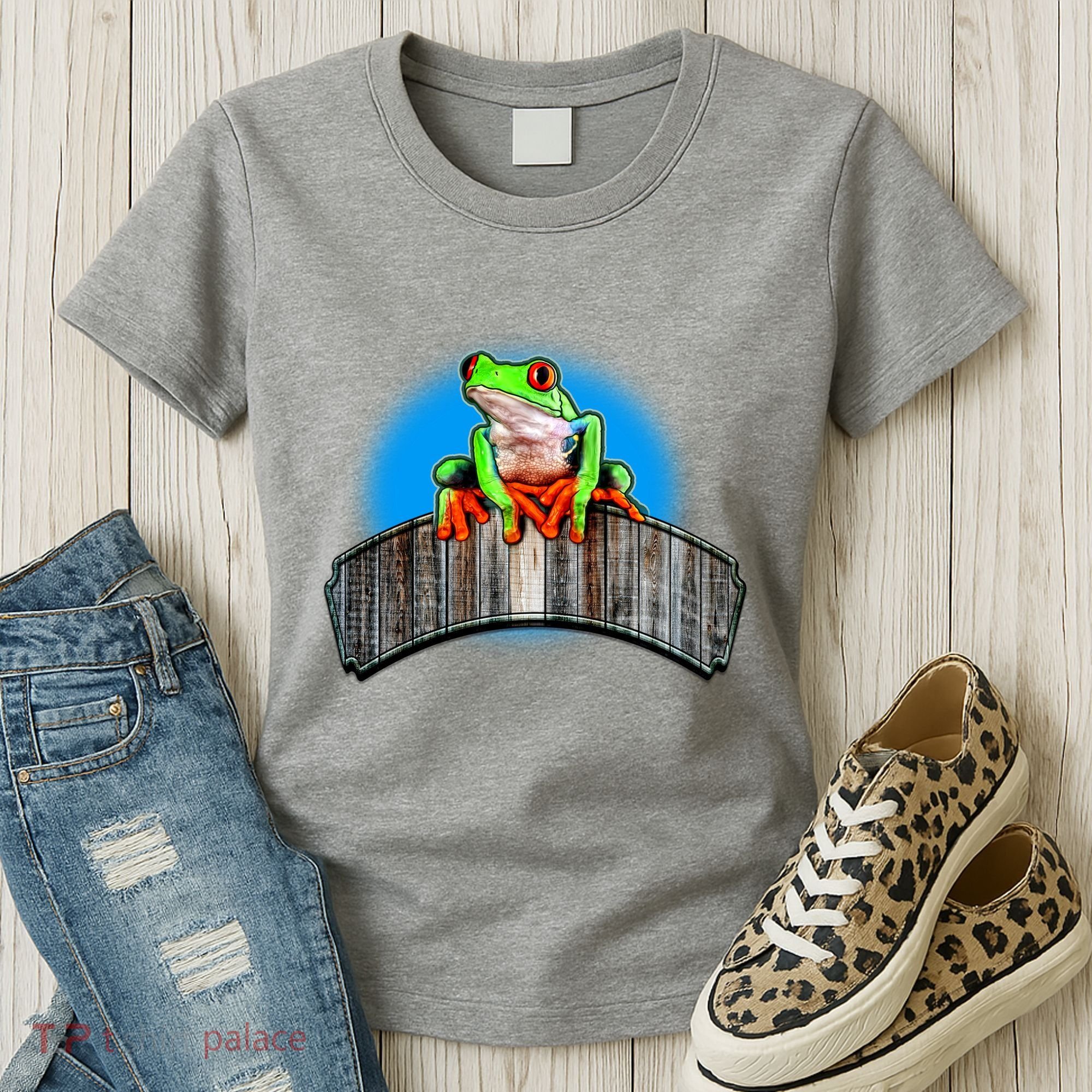 Frog On Wood Panel Women's T-Shirt