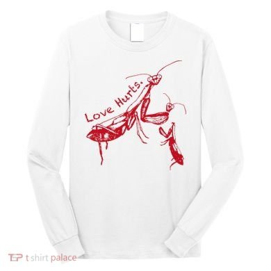 Funny Praying Mantis Retro Love Hurts Graphic Long Sleeve Shirt