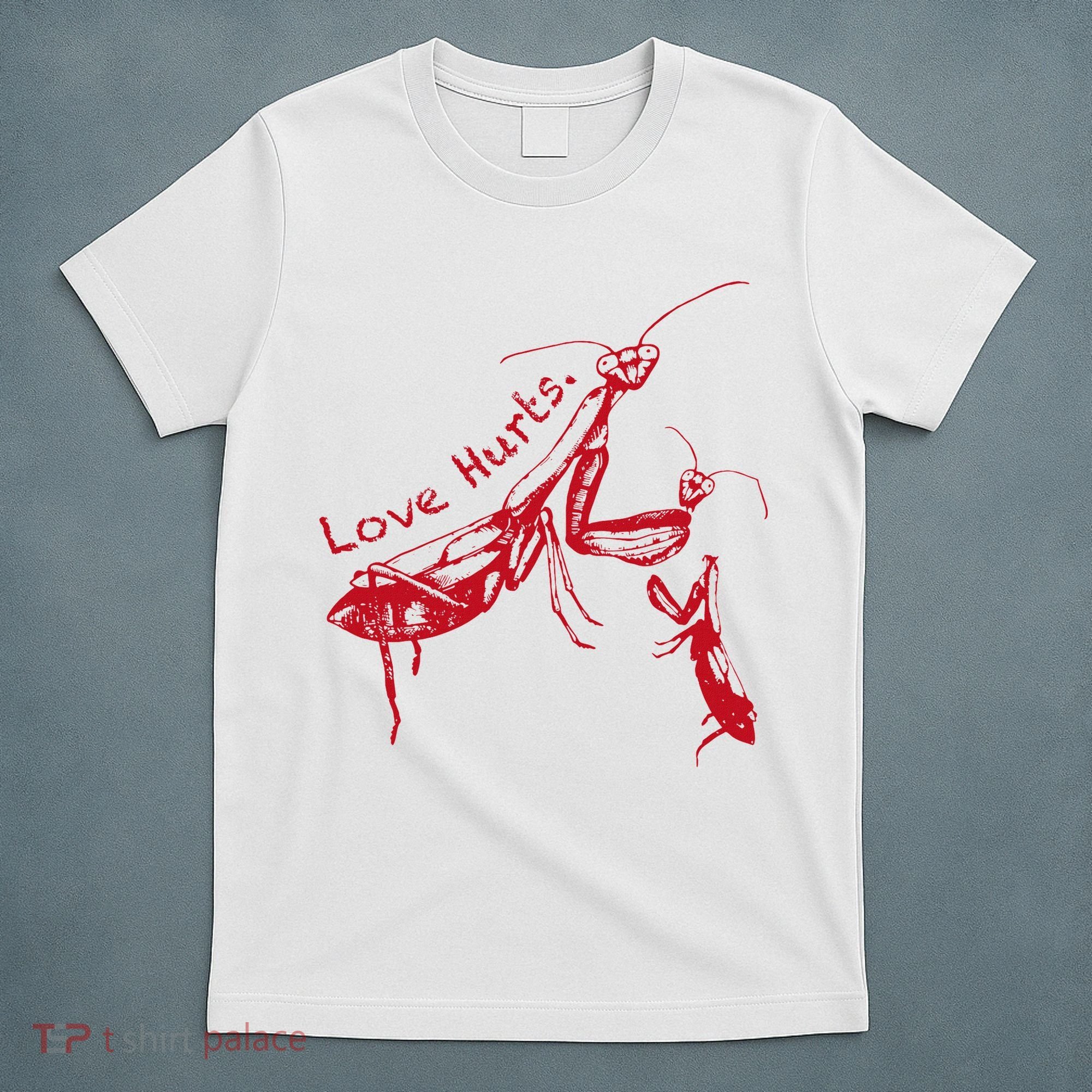 Funny Praying Mantis Retro Love Hurts Graphic T-Shirt