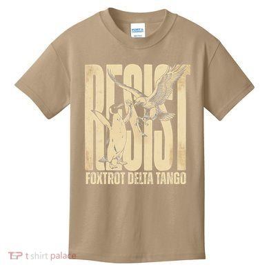 Funny Penguin Protest Resist Penguin Holding Fish Gr Kids T-Shirt