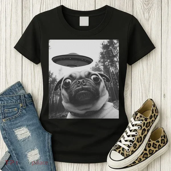 Funny Pug Selfie With Ufo Women's T-Shirt