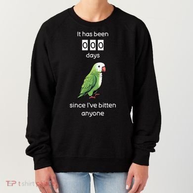 Funny Quaker Biting Quaker Parrot Joke Monk Parrot Women's Sweatshirt