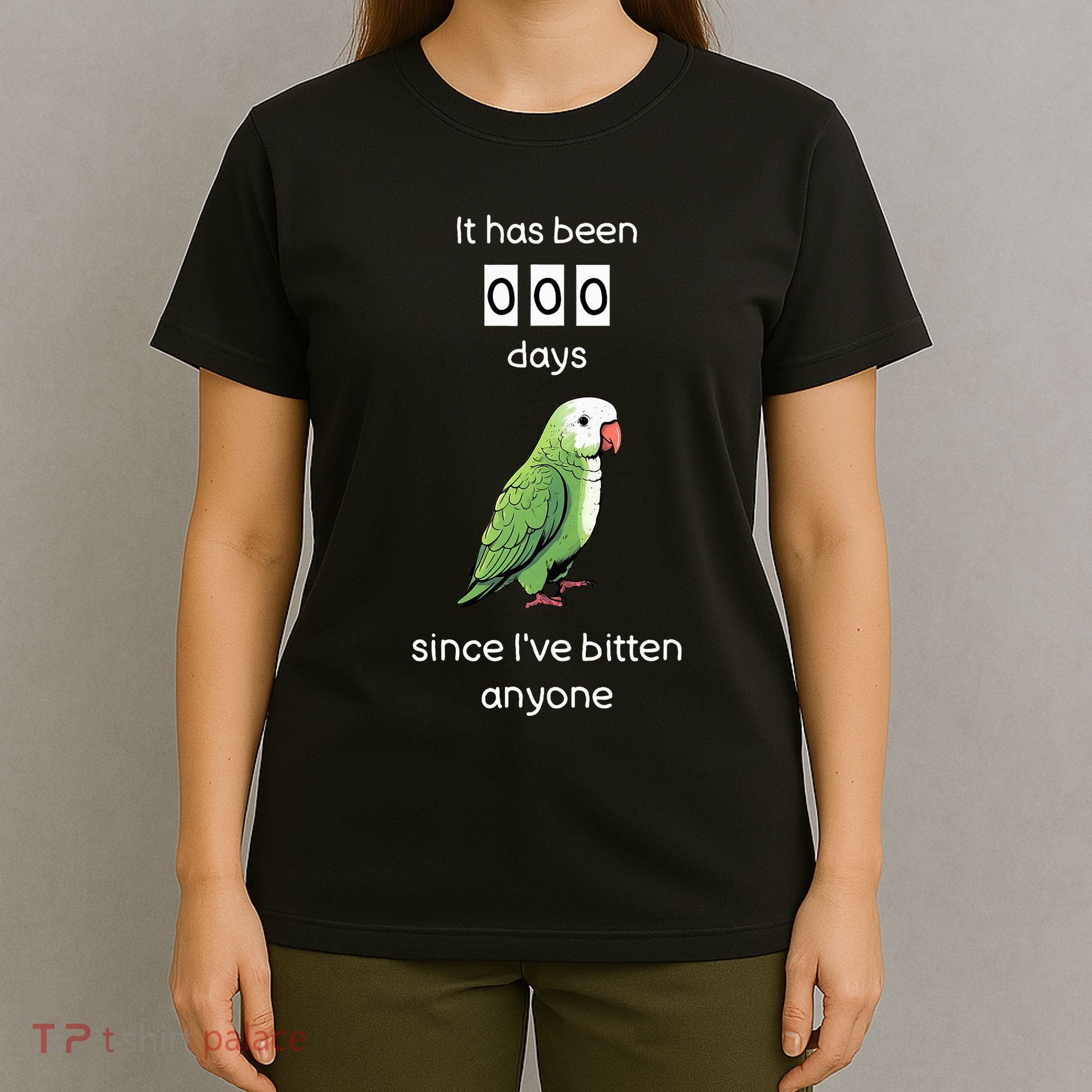 Funny Quaker Biting Quaker Parrot Joke Monk Parrot T-Shirt