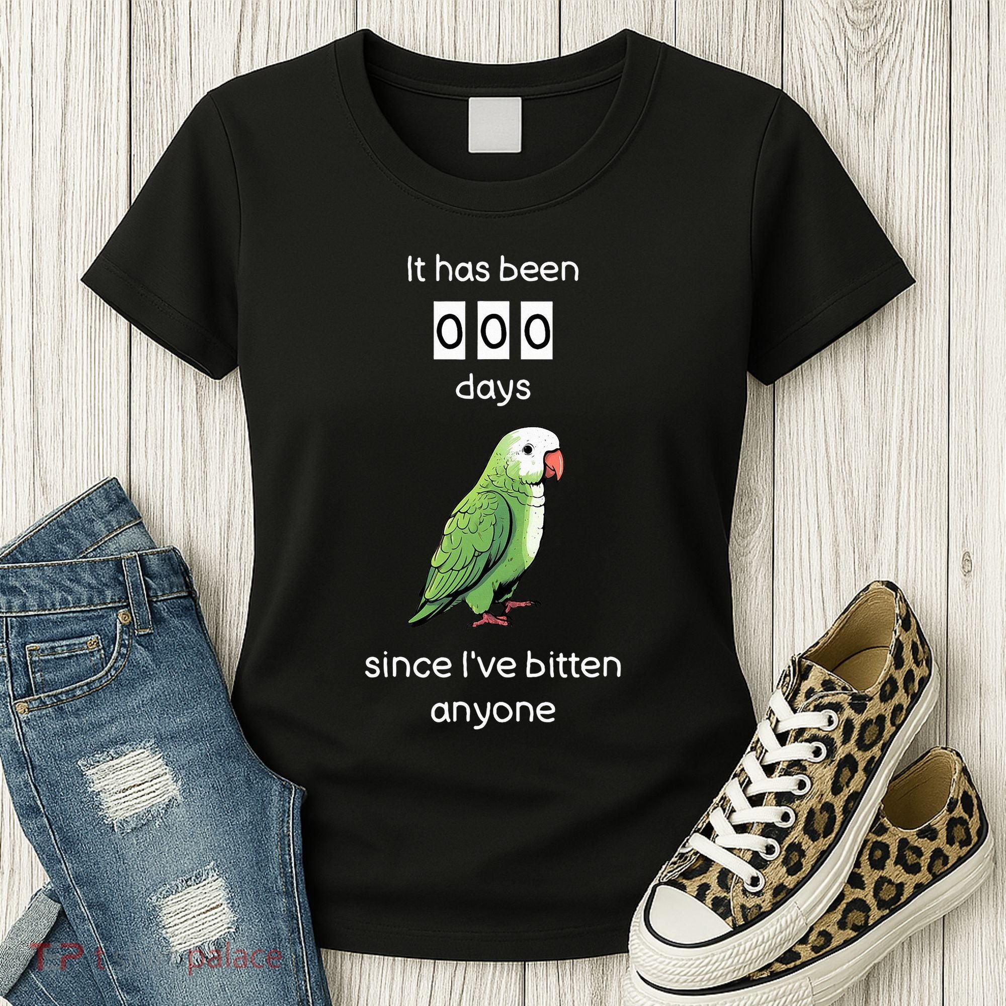 Funny Quaker Biting Quaker Parrot Joke Monk Parrot Women's T-Shirt