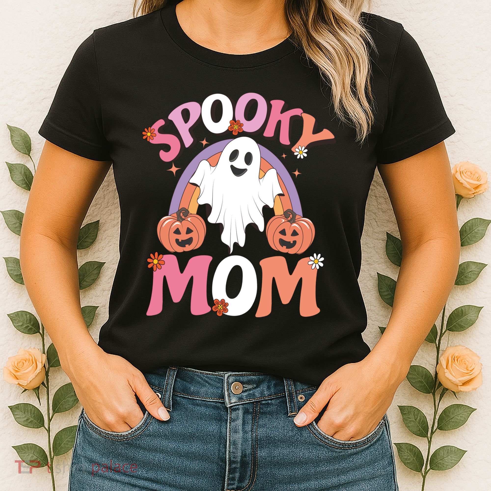 Family Retro Spooky Mom Groovy Retro Halloween Ghost Costume Gift Women's T-Shirt