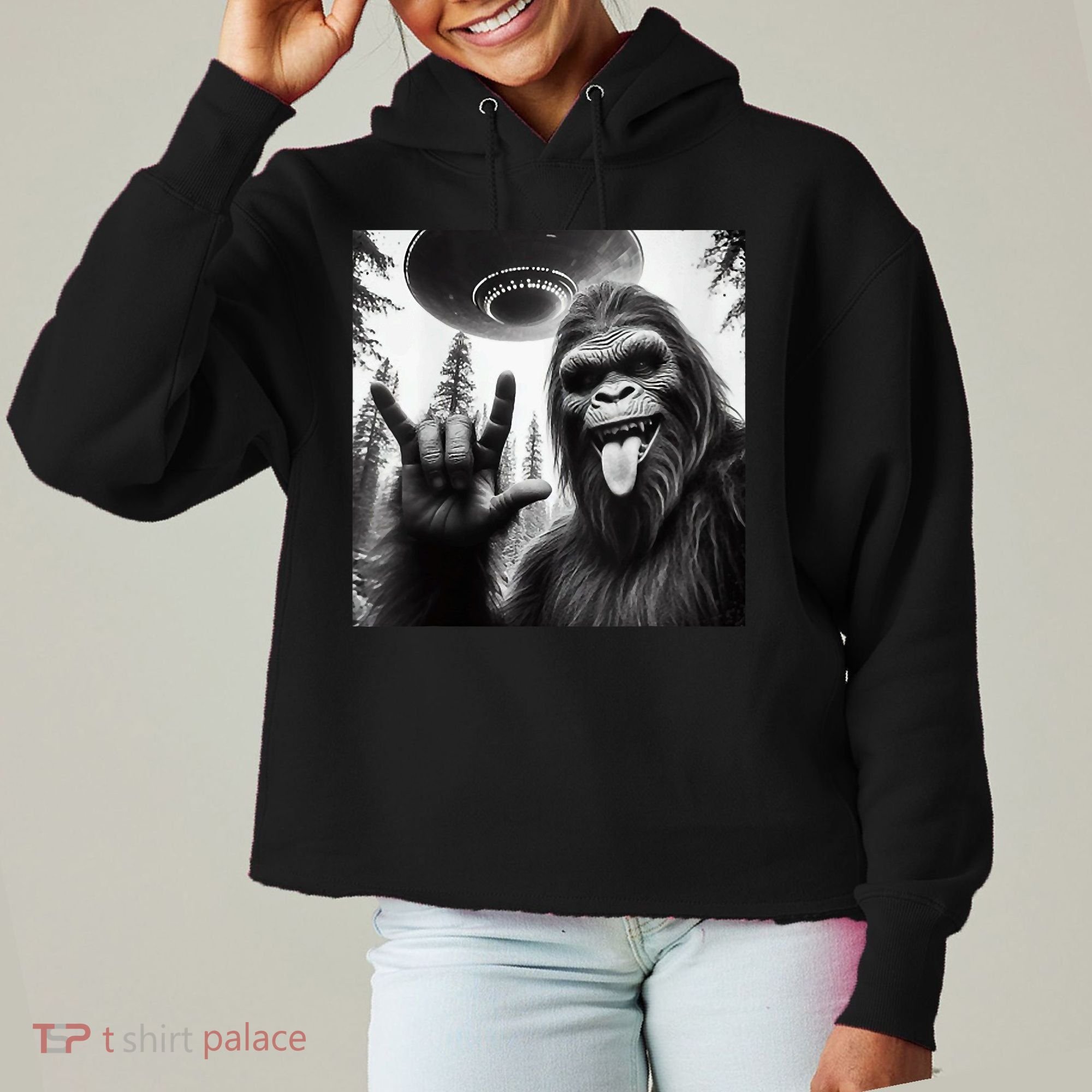 Funny Sasquatch Bigfoot Rock On Selfie With Ufo Alien Ladies Heavyweight Boxy Pullover Hoodie