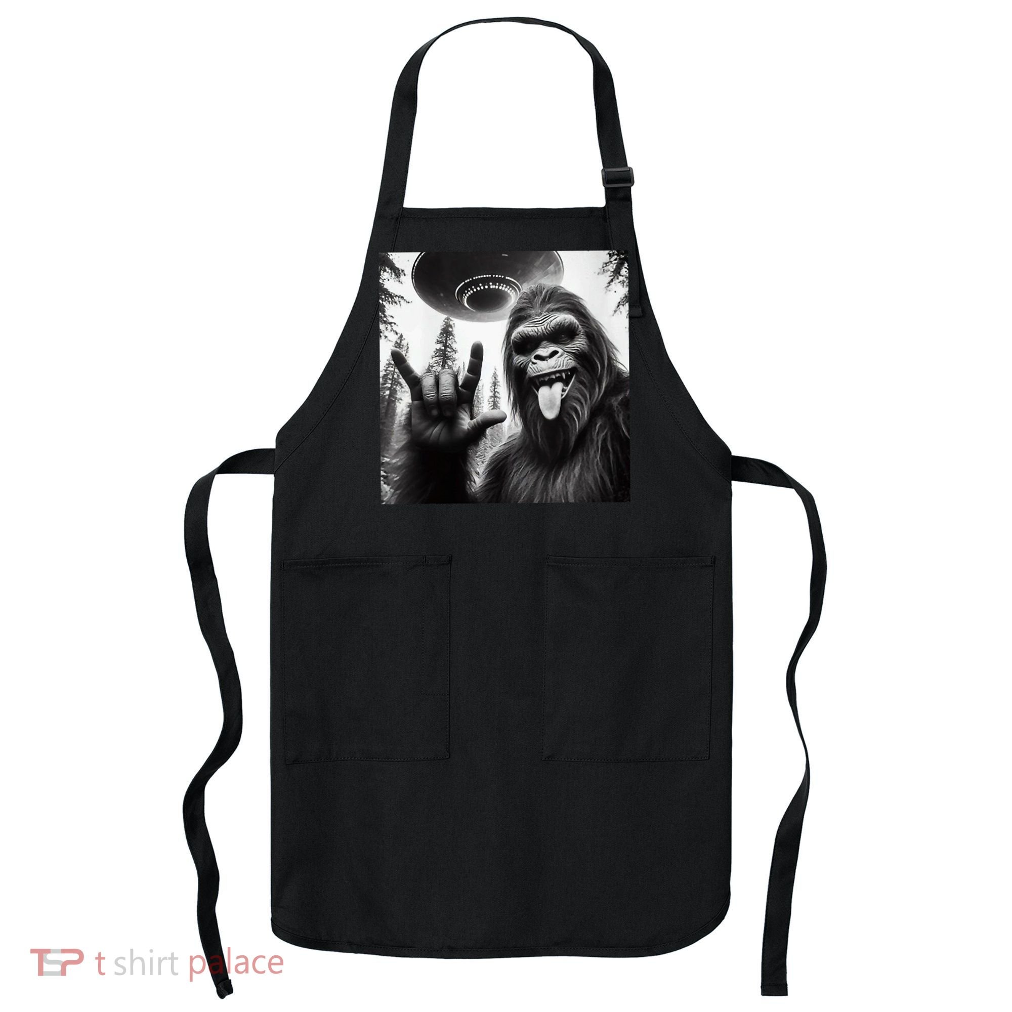 Funny Sasquatch Bigfoot Rock On Selfie With Ufo Alien Apron