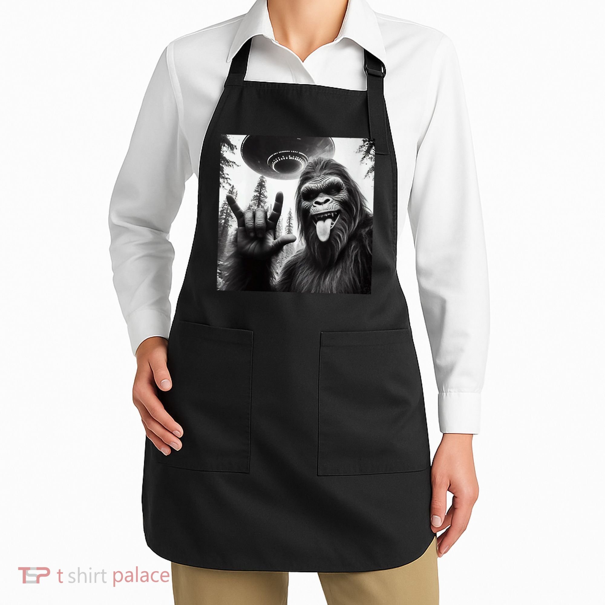 Funny Sasquatch Bigfoot Rock On Selfie With Ufo Alien Apron