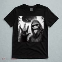 Funny Sasquatch Bigfoot Rock On Selfie With Ufo Alien T-Shirt thumb 5