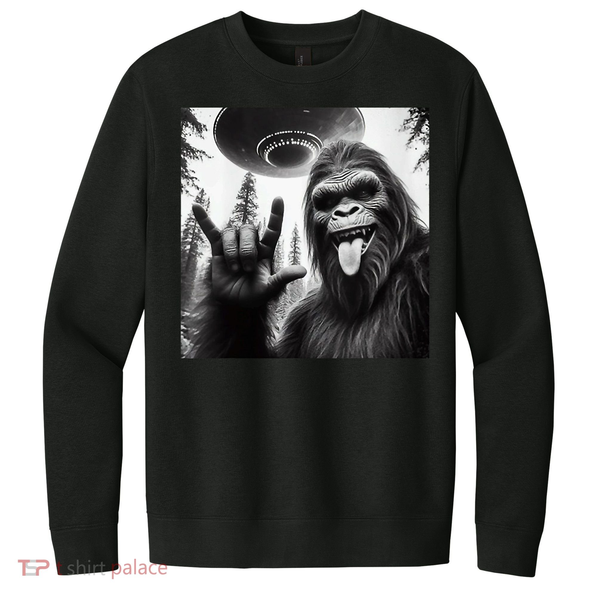 Funny Sasquatch Bigfoot Rock On Selfie With Ufo Alien V.I.T. Fleece Crew Sweatshirt