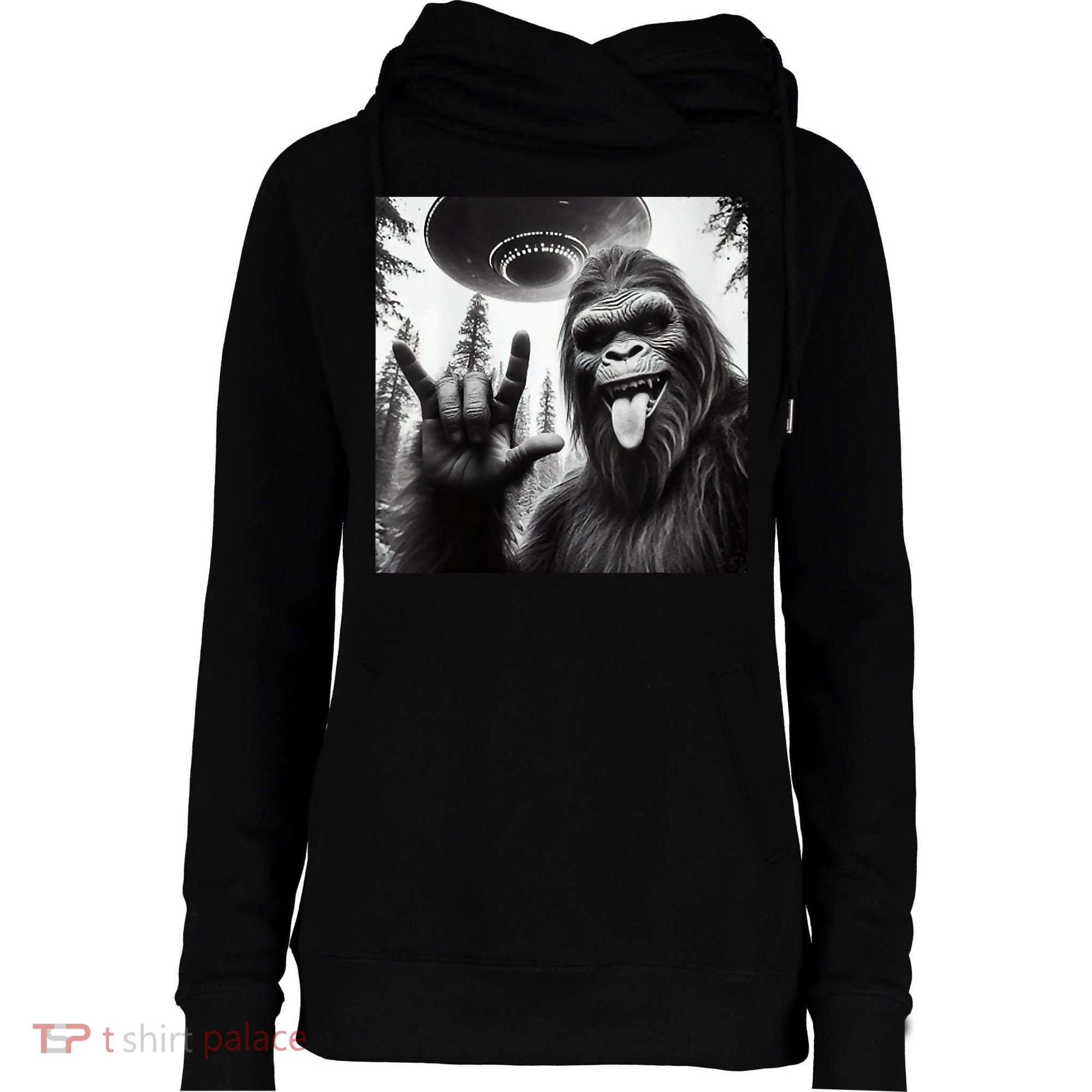 Funny Sasquatch Bigfoot Rock On Selfie With Ufo Alien Womens Funnel Neck Pullover Hood