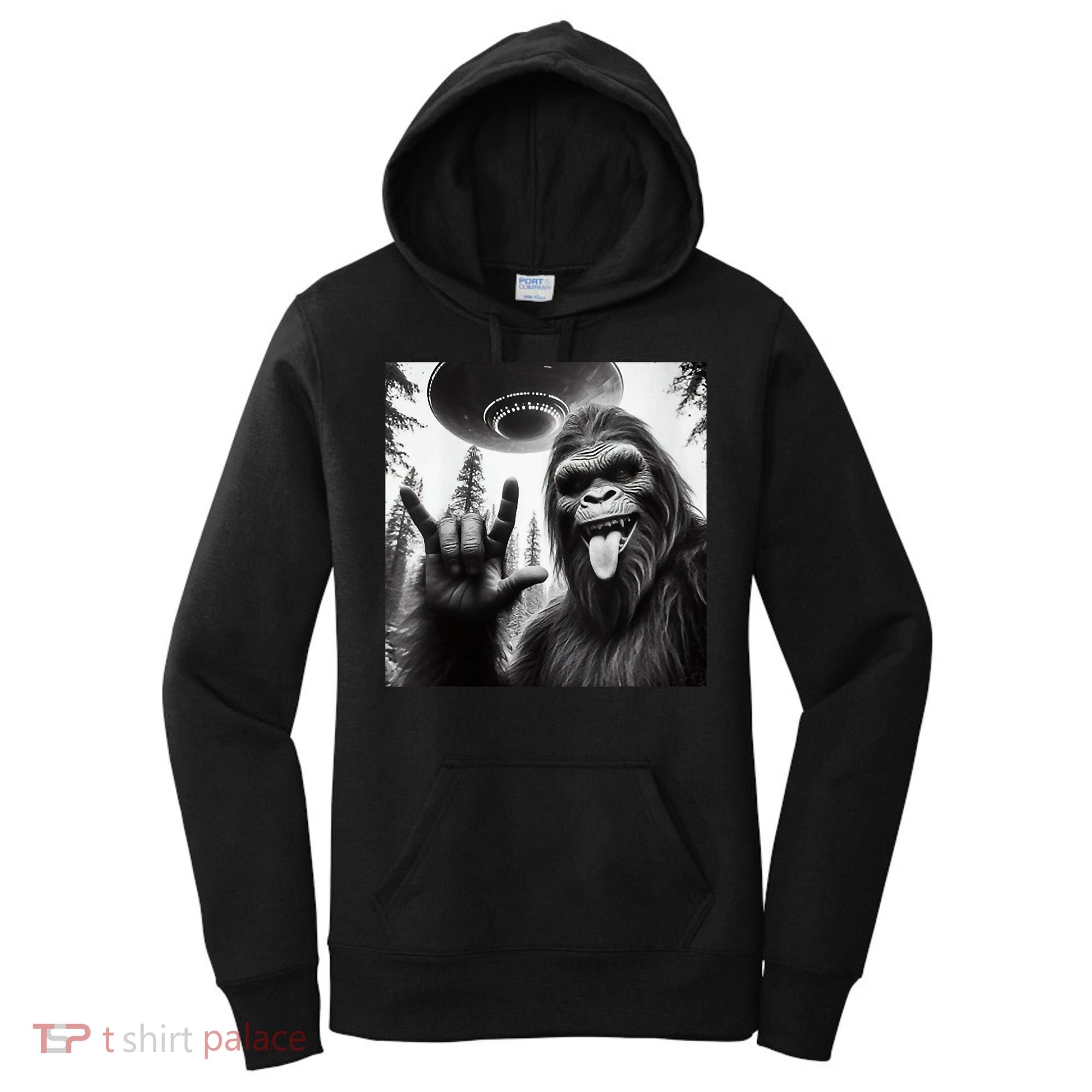 Funny Sasquatch Bigfoot Rock On Selfie With Ufo Alien Women's Hoodie