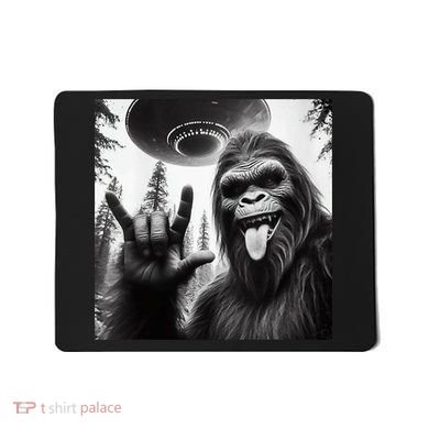 Funny Sasquatch Bigfoot Rock On Selfie With Ufo Alien Mousepad