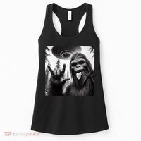 Funny Sasquatch Bigfoot Rock On Selfie With Ufo Alien Women's Tank Top thumb 0